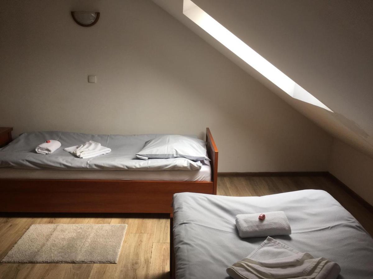 Noclegi Walbrzych - Pokoje Konrad Bagian luar foto